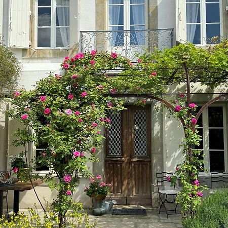 Le Patio Des Senteurs Bed & Breakfast Verzeille Exterior foto