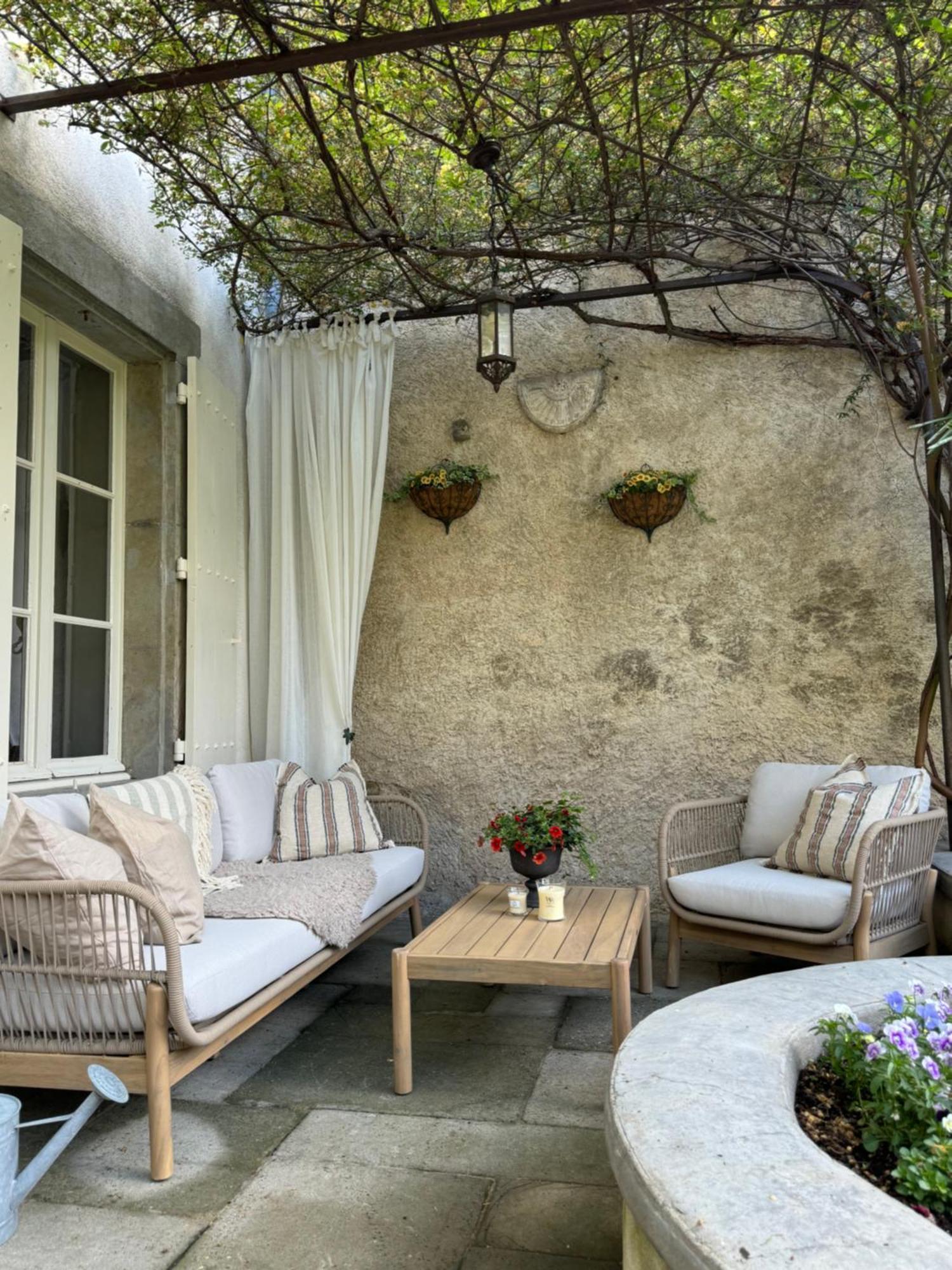 Le Patio Des Senteurs Bed & Breakfast Verzeille Exterior foto