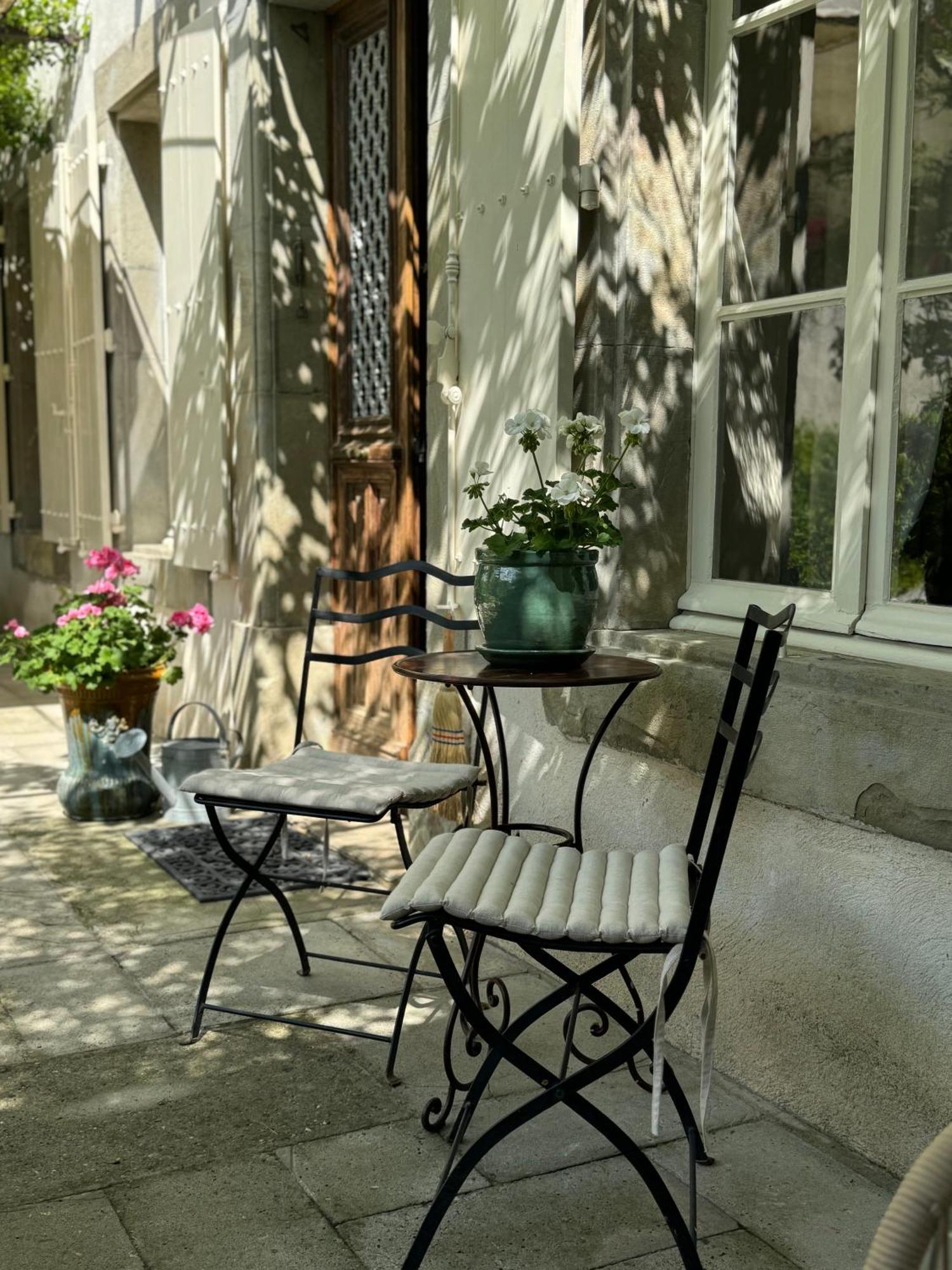 Le Patio Des Senteurs Bed & Breakfast Verzeille Exterior foto
