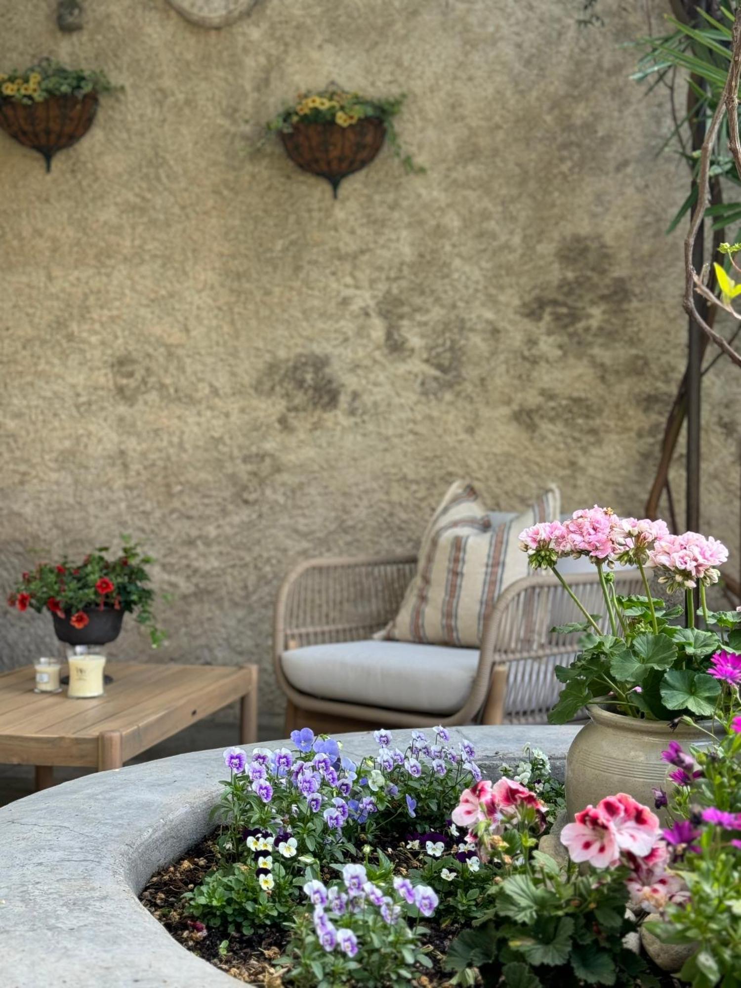 Le Patio Des Senteurs Bed & Breakfast Verzeille Exterior foto