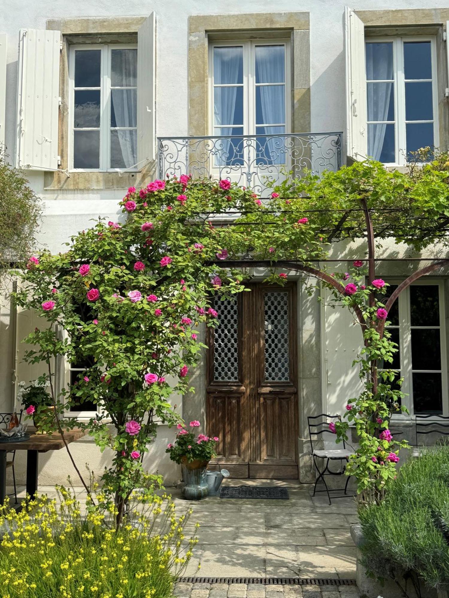 Le Patio Des Senteurs Bed & Breakfast Verzeille Exterior foto